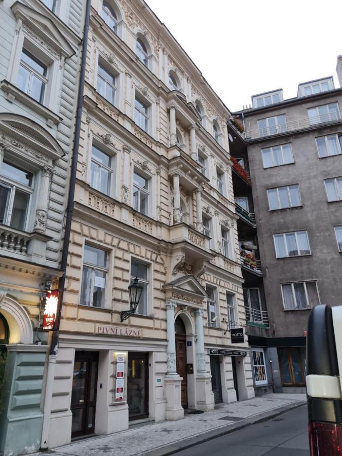 Astronomical Clock Apartments Прага Екстер'єр фото