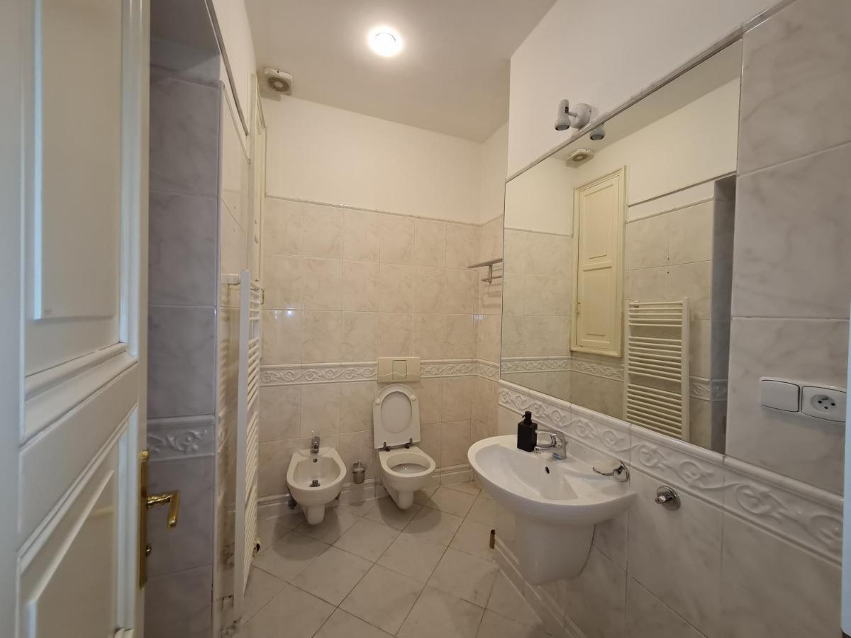 Astronomical Clock Apartments Прага Екстер'єр фото