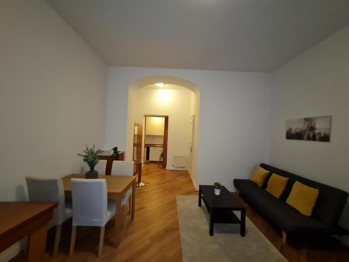 Astronomical Clock Apartments Прага Екстер'єр фото