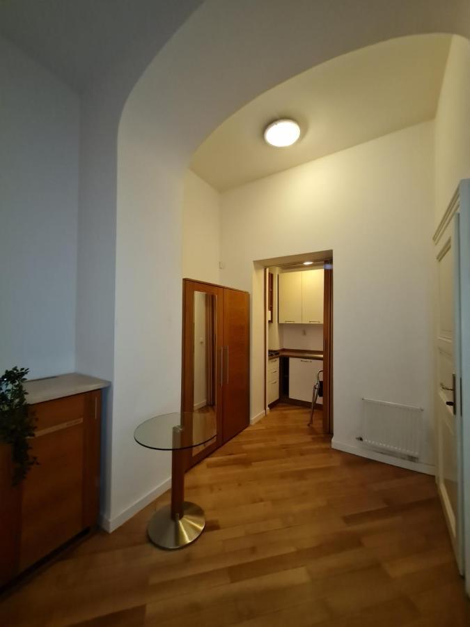 Astronomical Clock Apartments Прага Екстер'єр фото