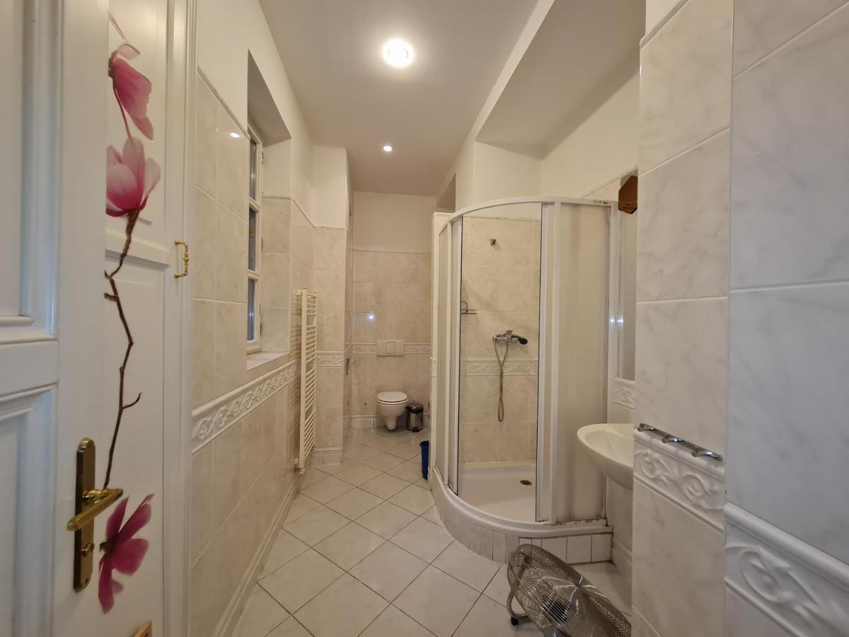 Astronomical Clock Apartments Прага Екстер'єр фото