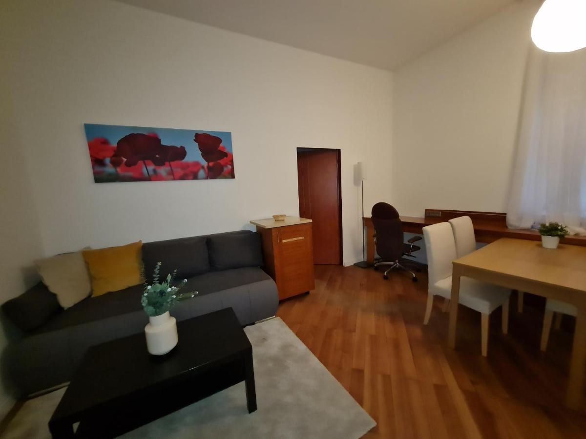 Astronomical Clock Apartments Прага Екстер'єр фото