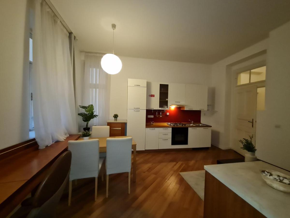 Astronomical Clock Apartments Прага Екстер'єр фото
