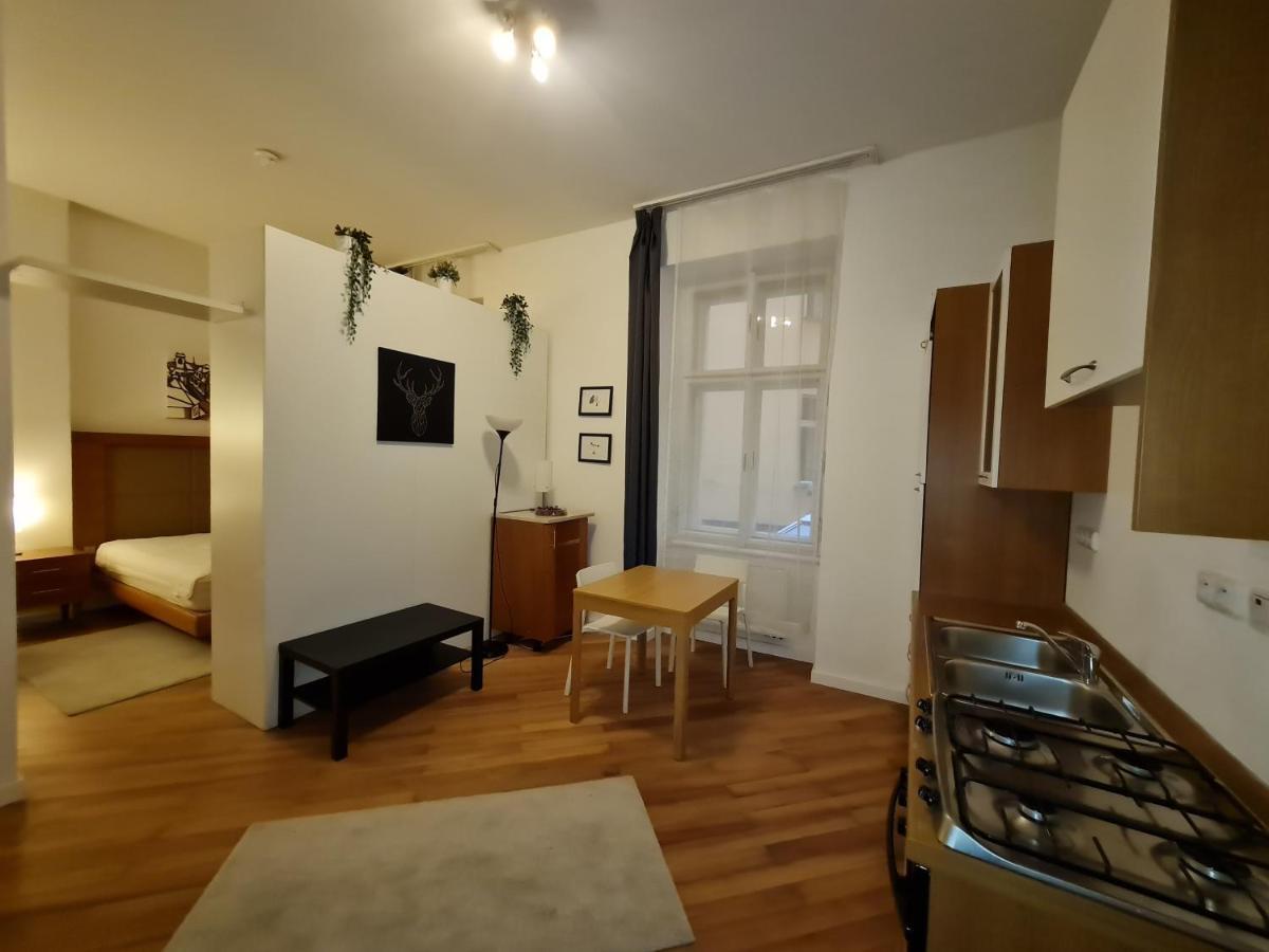 Astronomical Clock Apartments Прага Екстер'єр фото