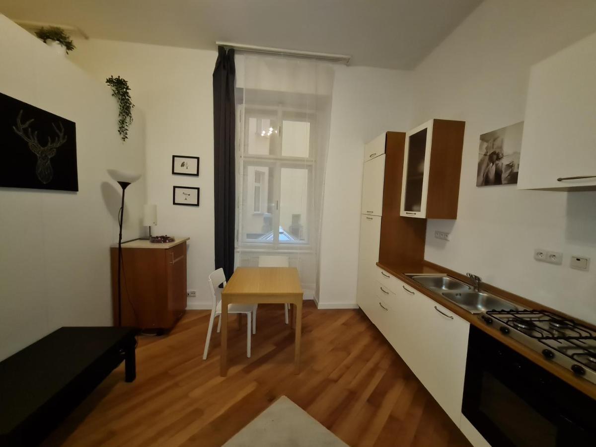 Astronomical Clock Apartments Прага Екстер'єр фото
