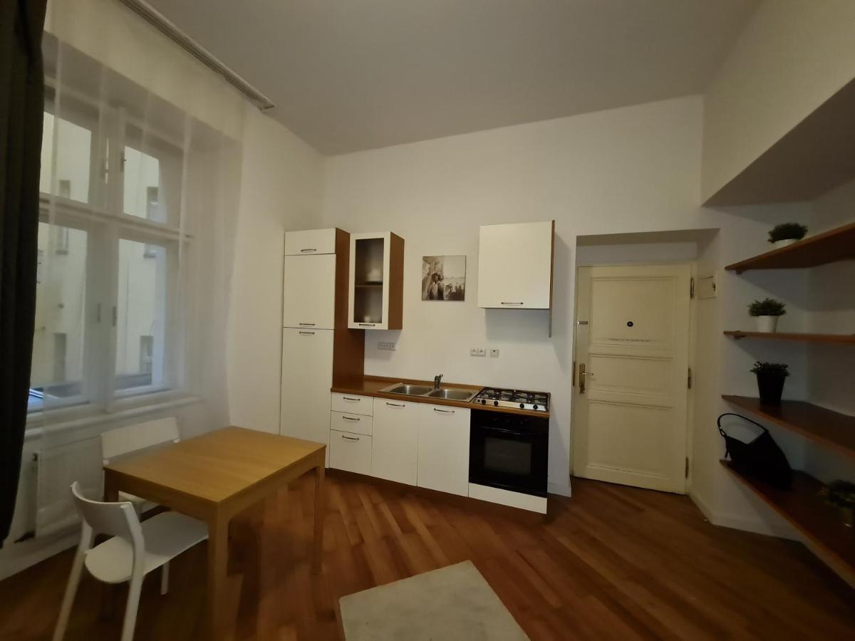 Astronomical Clock Apartments Прага Екстер'єр фото