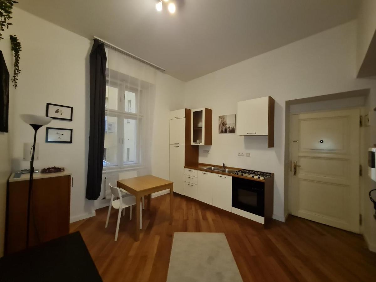 Astronomical Clock Apartments Прага Екстер'єр фото