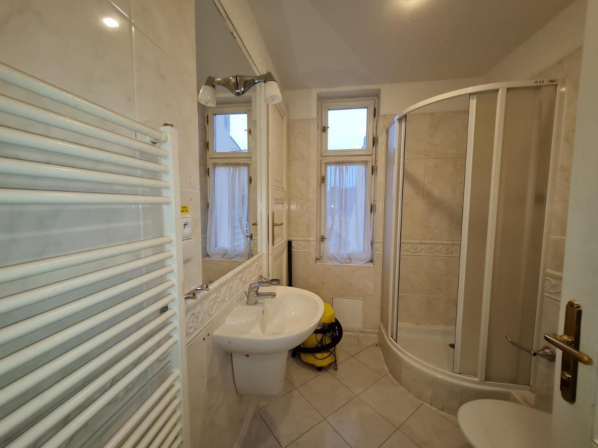 Astronomical Clock Apartments Прага Екстер'єр фото